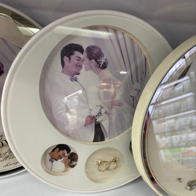 圆形新款玻璃摆台图