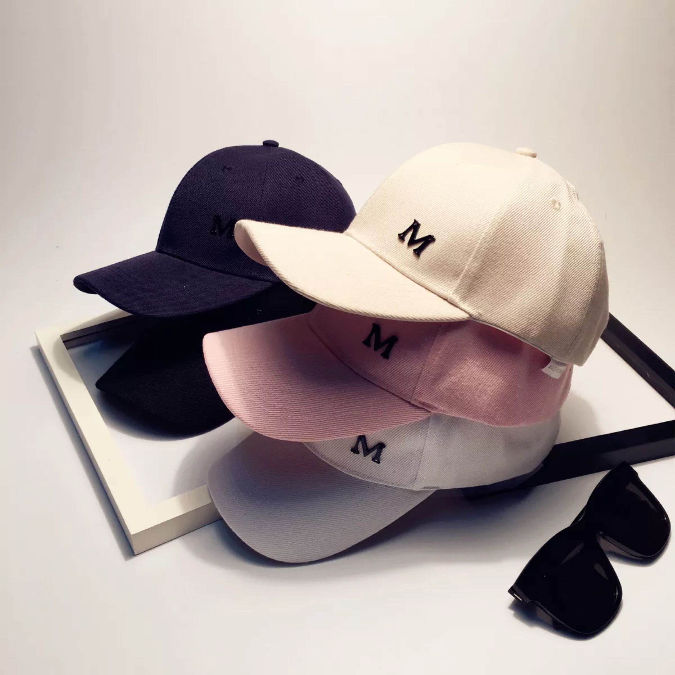 South Korean version of the baseball cap female spring and summer black M label cap travel leisure sun hat cap Specification drawing