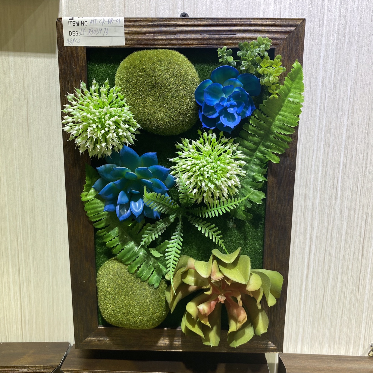 Yiwu's high-quality foam material photo frame simulates succulents, which can be stood upright or hung. Home ornaments