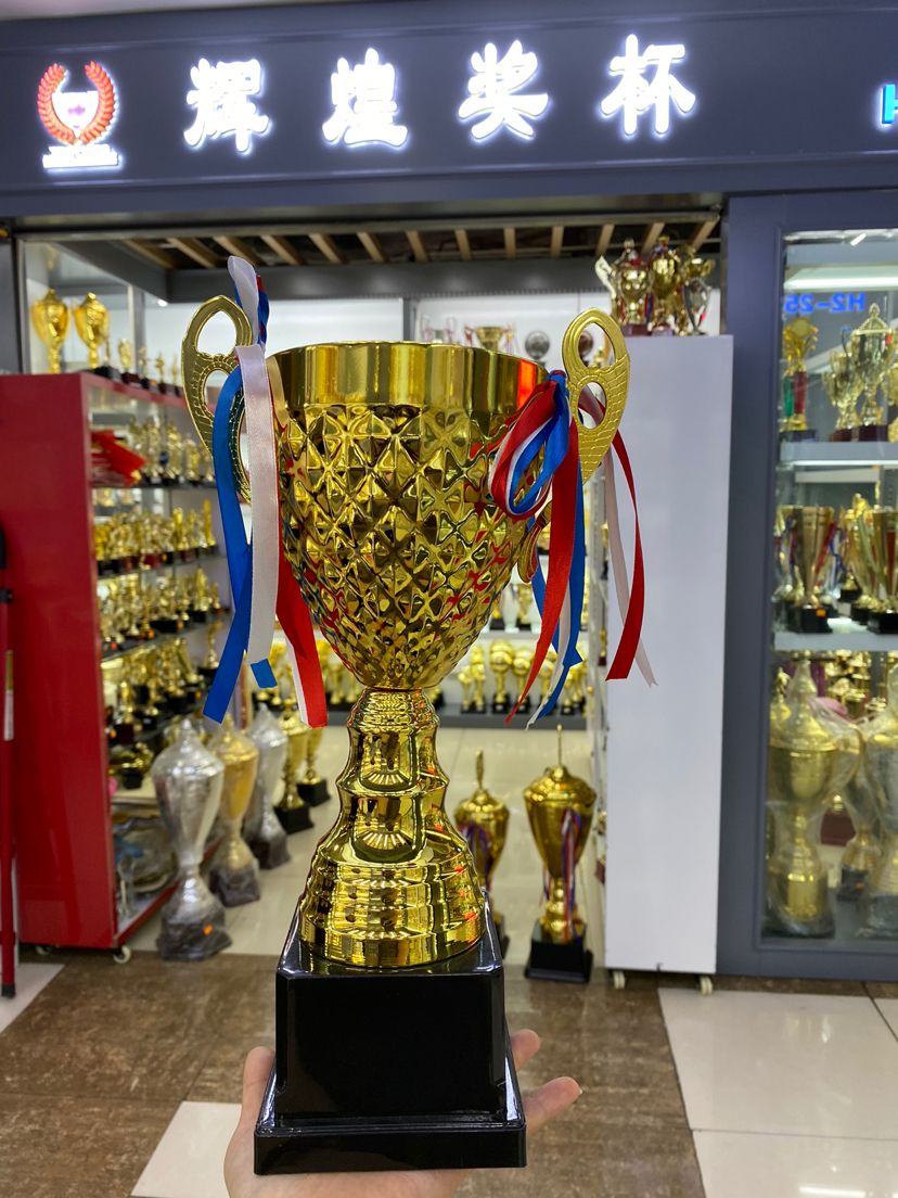 Brilliant Trophy 2020 New metal trophy manufacturers direct award competition trophy trophy high-end trophy 43CM full figure