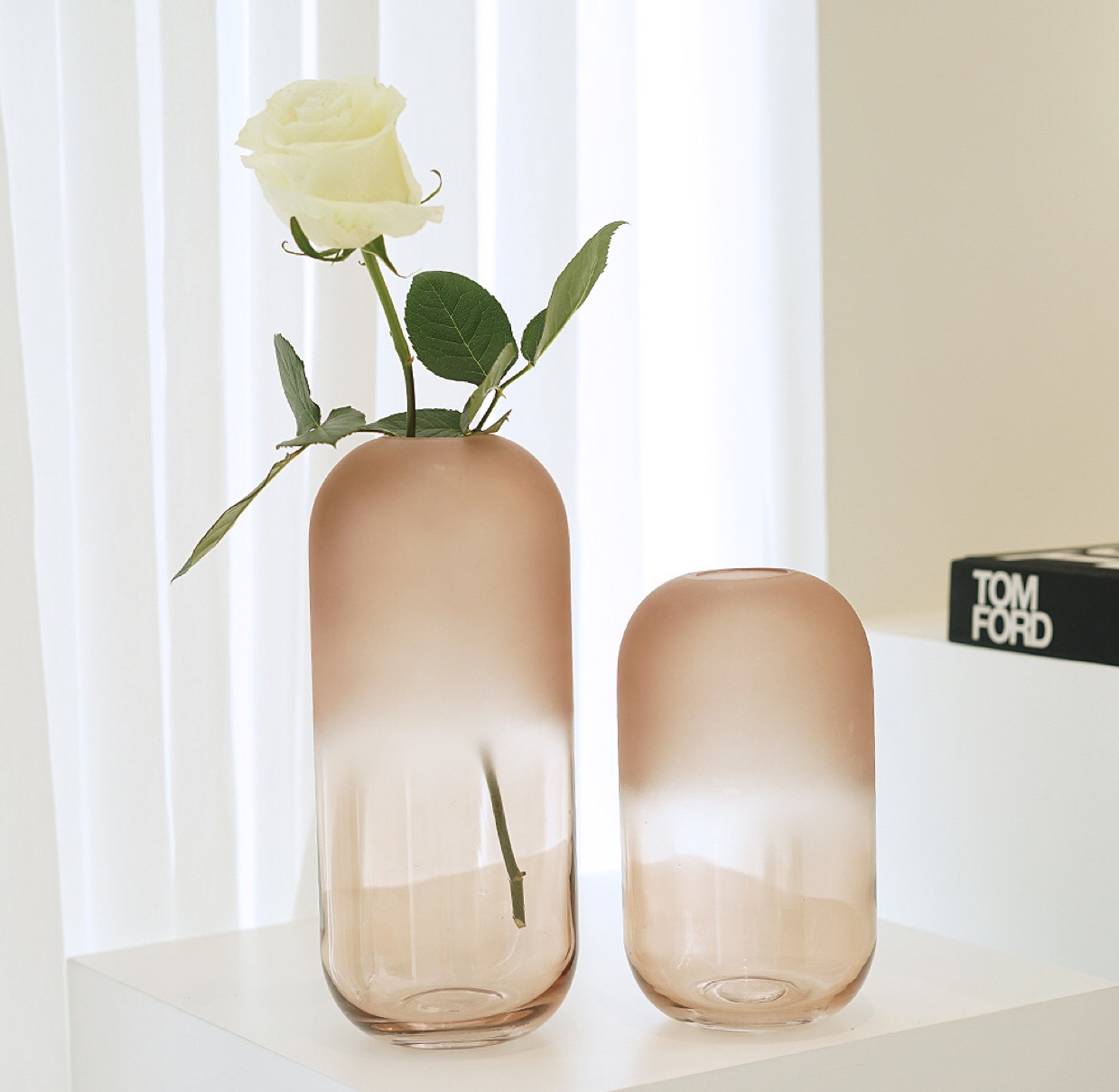 磨沙 粉色 厂家新款人工吹制 色料玻璃花瓶简约现代玻璃花瓶透明插花瓶北欧美式客厅餐桌轻奢家居装饰品摆件 批发