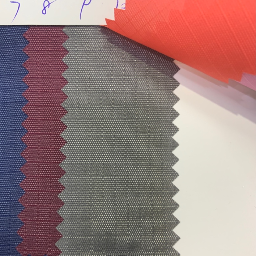 Factory direct sales of the best-selling new 210D three-section checkered fabric. Large stock of high, medium and low-end luggage, sofa, shoe materials and fabric in No. 9 color details Picture