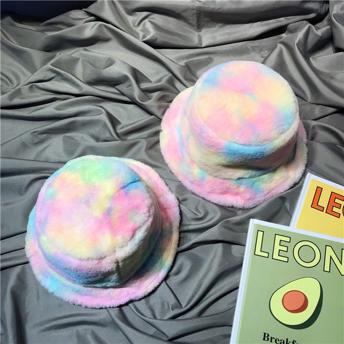Korean autumn and winter sweet and cute colorful plush fisherman hats are becoming popular on Instagram. The thick and warm basin hats are in vogue undefined