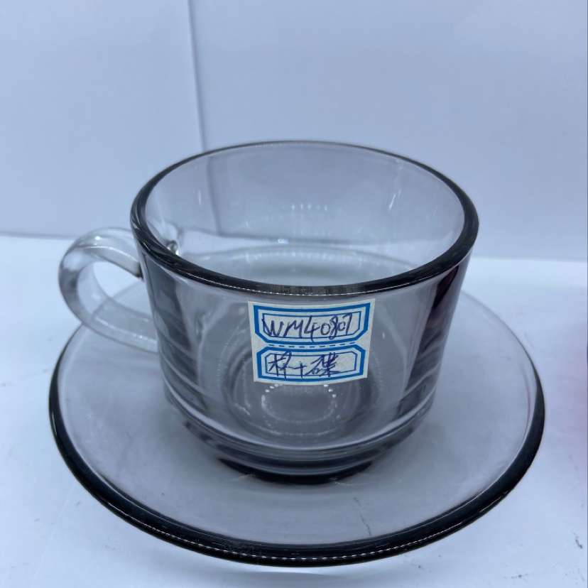 A six-piece coffee cup saucer