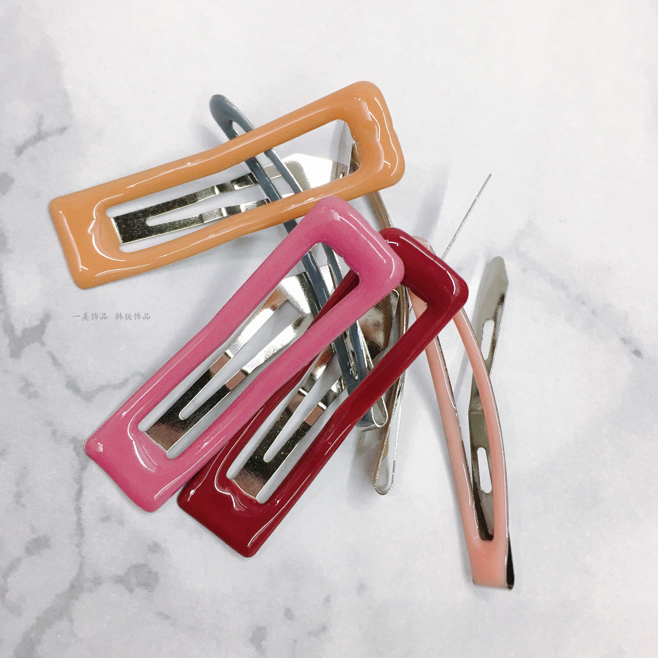 A new Korean colorful large square hairpin, a popular hair clip, and a versatile candy-colored glazed BB clip that appeals to girls Specification image