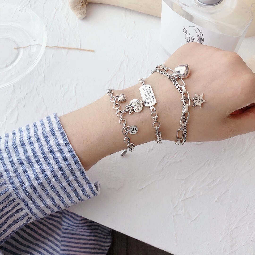 Pure silver all over. Bracelet...