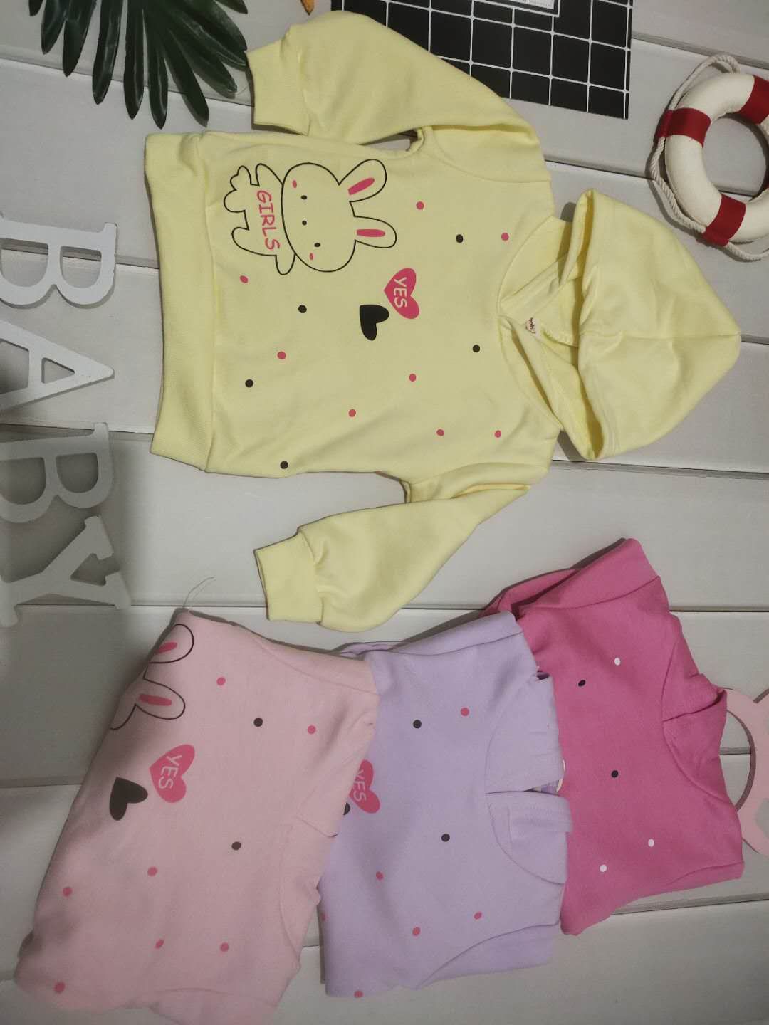 A thin cartoon top for children thumbnail