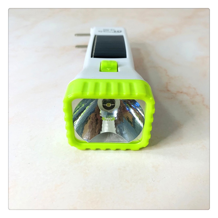 Factory Direct Solar Rechargeable Home Led Flashlight Strong Light Distant Outdoor Fishing Hotel Fire Item Picture