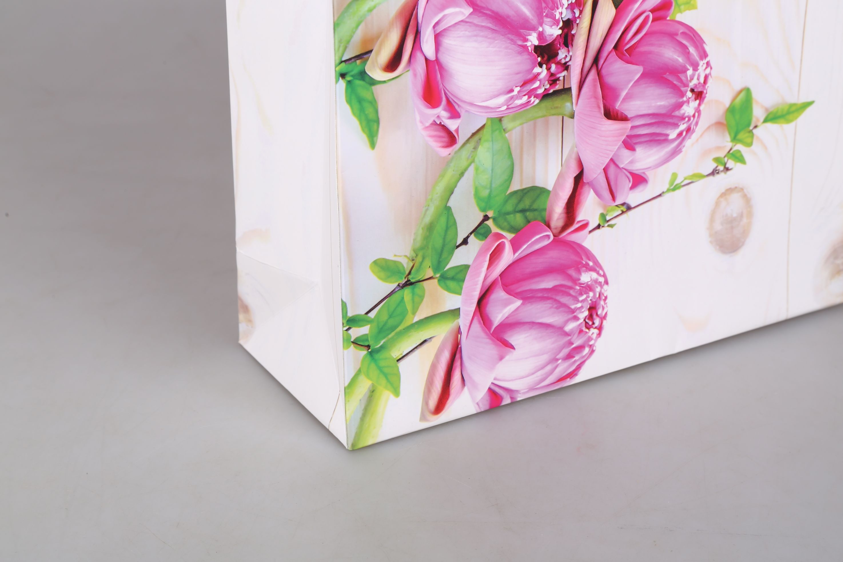 Factory direct sales and customized LOGO packaging bags for Valentine's Day series gift bags detail image 9