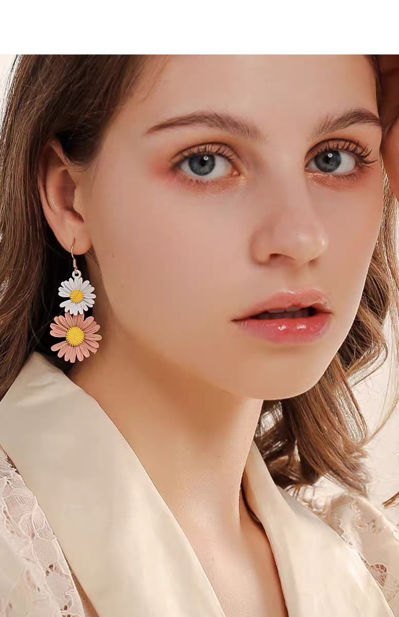 银针甜美小巧威姿妮GD雏菊耳钉网红森系少女撞色不对称花朵耳环女详情图9