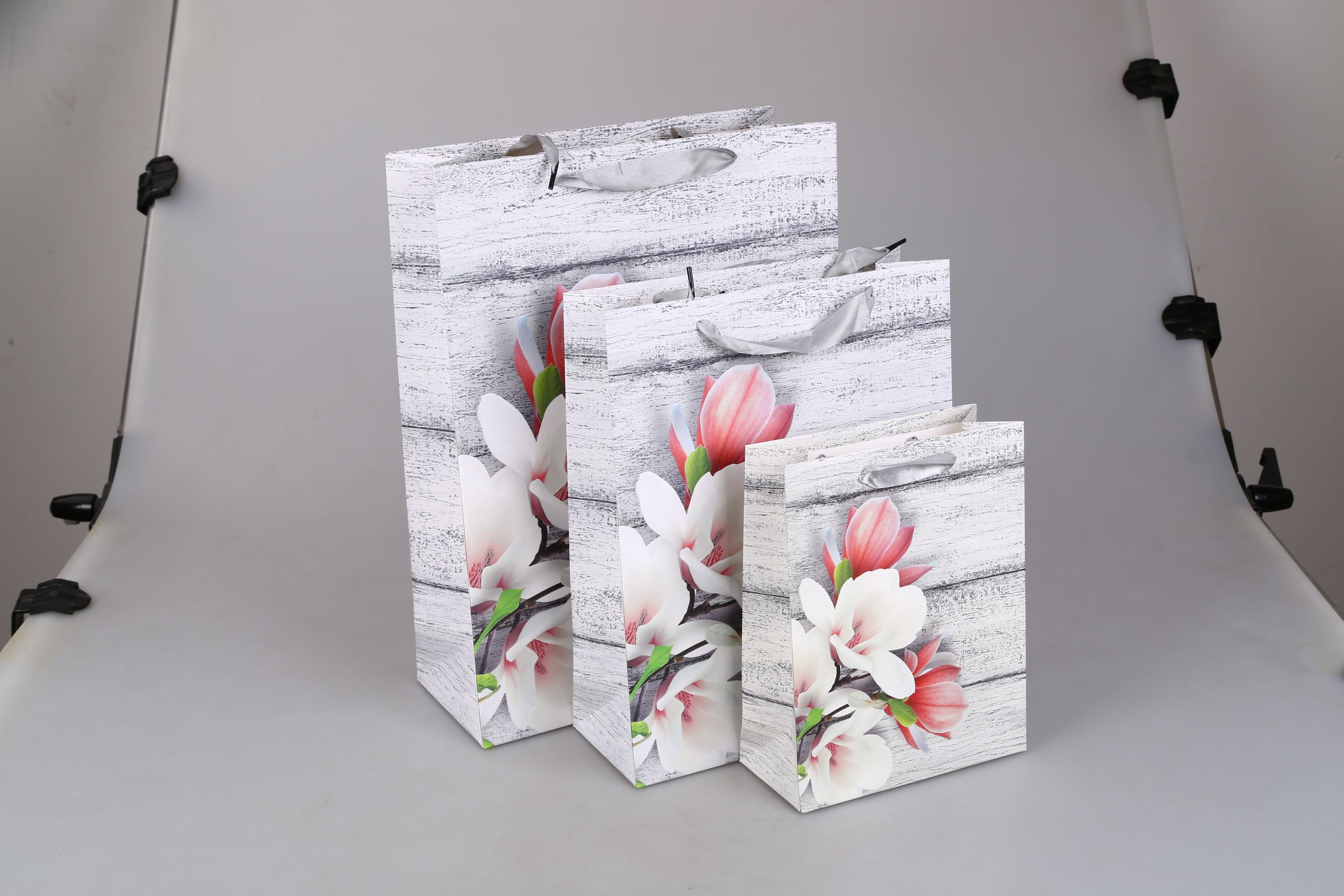 Factory direct sales and customized LOGO packaging bags for Valentine's Day series gift bags detail image 3