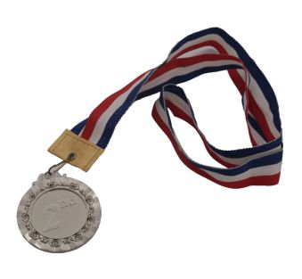 The new 6.5cm metal medal of the Glorious Trophy is custom-made. The trophy can be customized with a Coco logo detail image 2