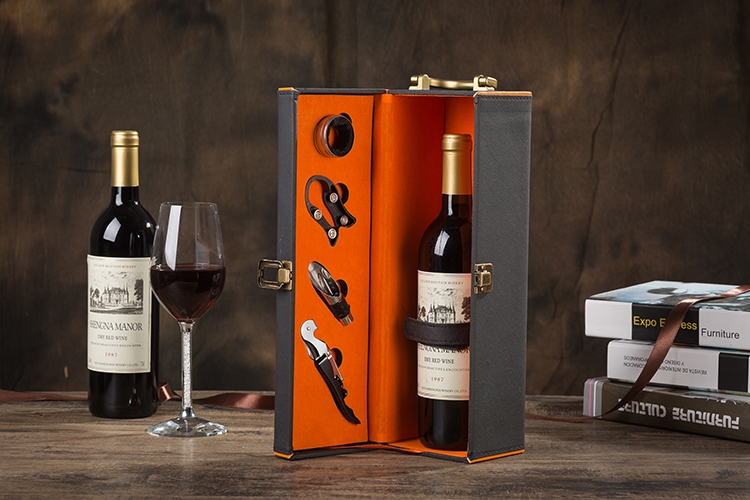 Single Bottle Of Red Wine In A Leather Box details Picture