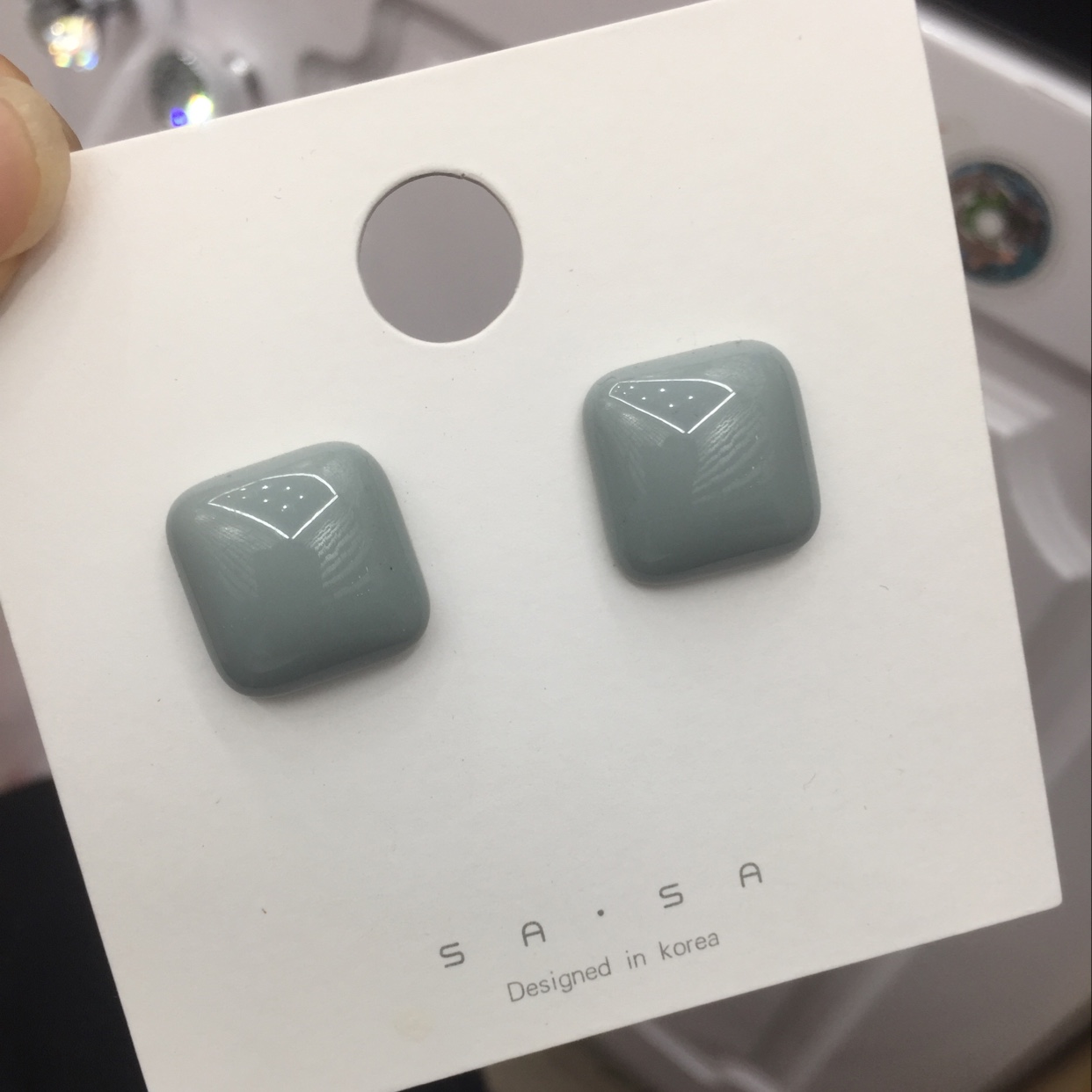 Morandi style fashionable stud earrings details Picture