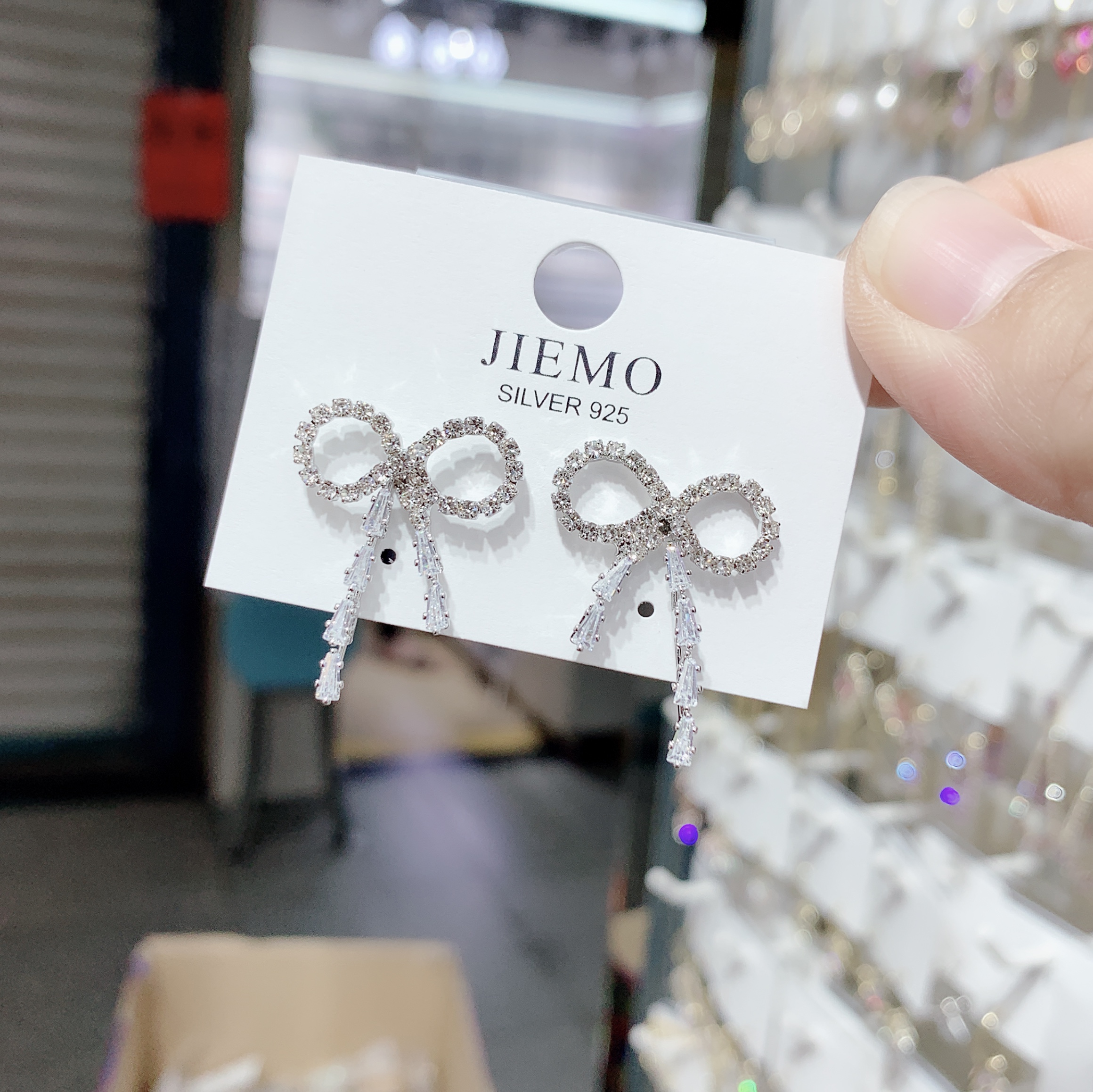 Bow stud earrings details Picture