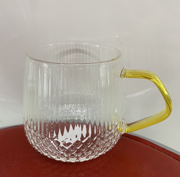 Vertical dot colored handle cup thumbnail