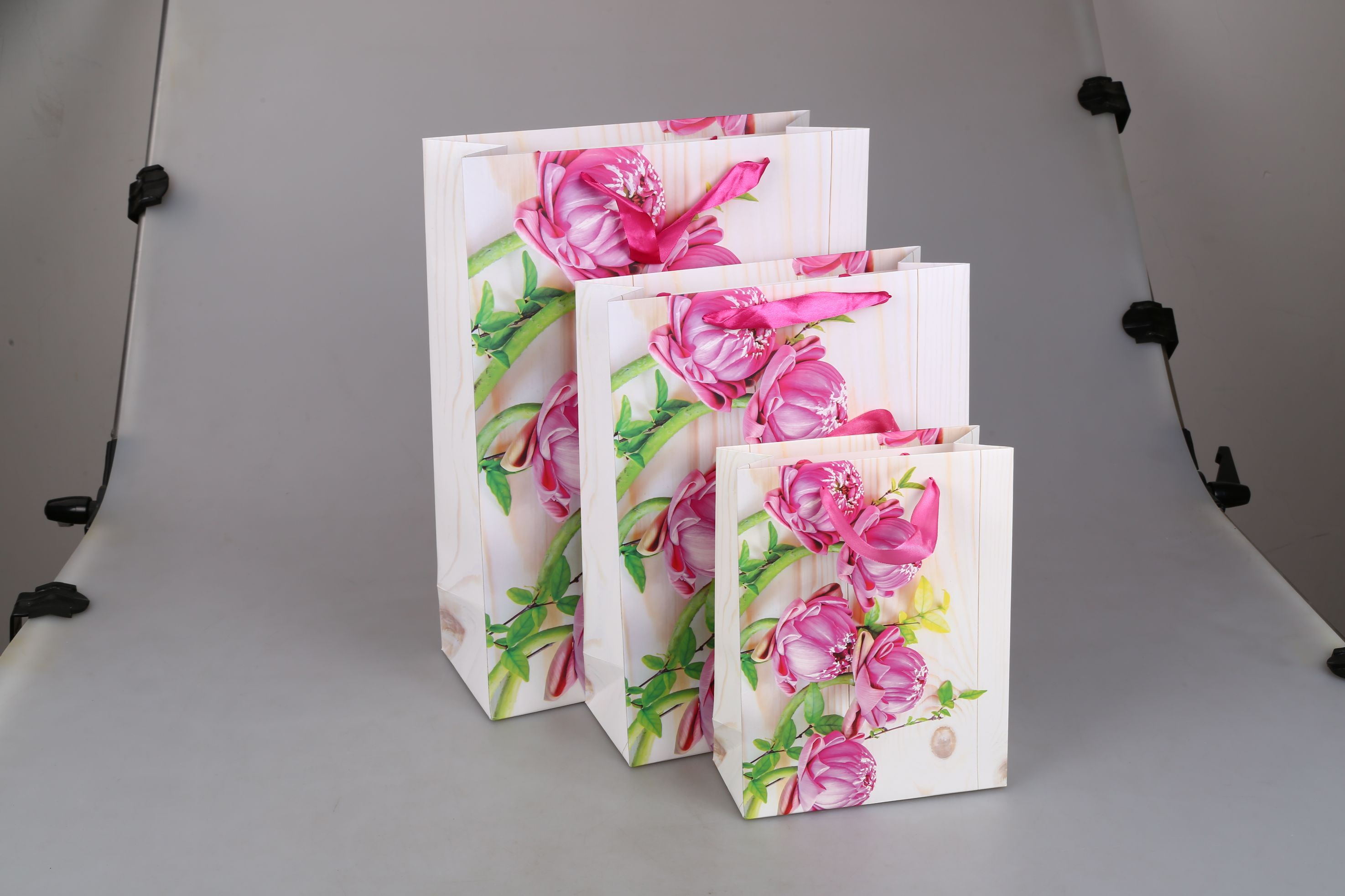 Factory direct sales and customized LOGO packaging bags for Valentine's Day series gift bags detail image 7