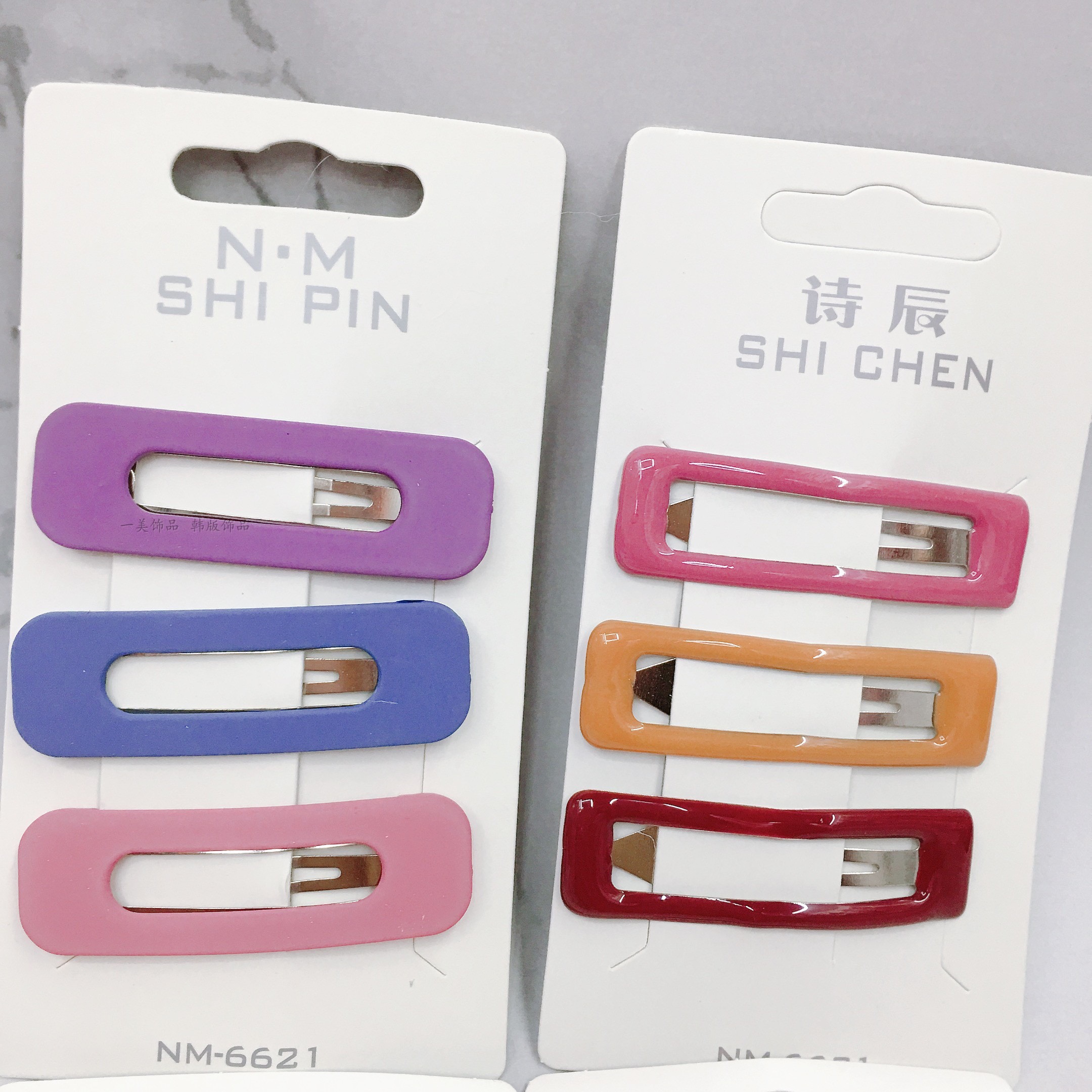A new Korean colorful large square hairpin, a popular hair clip, and a versatile candy-colored glazed BB clip that appeals to girls Application Scenario
