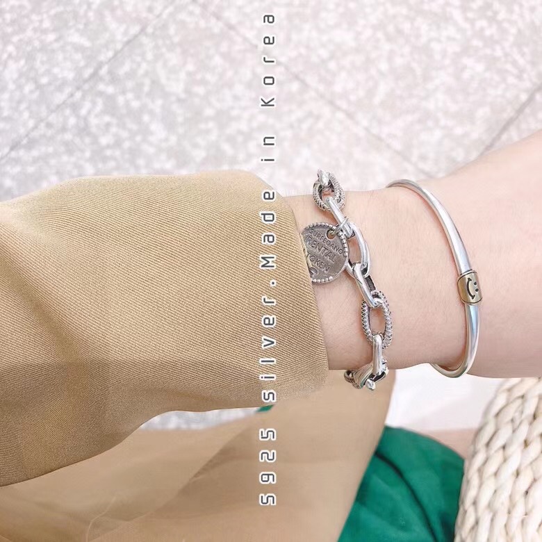 Pure silver all over. Smile bracelet...