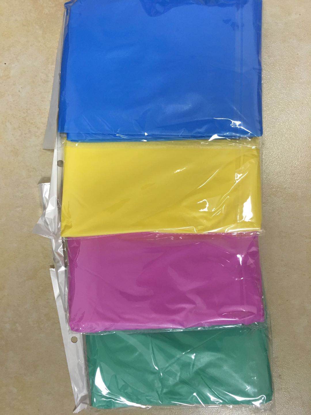PEVA四方块一次性斗篷产品图