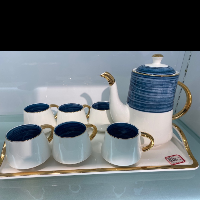 Modern and fashionable tea set thumbnail