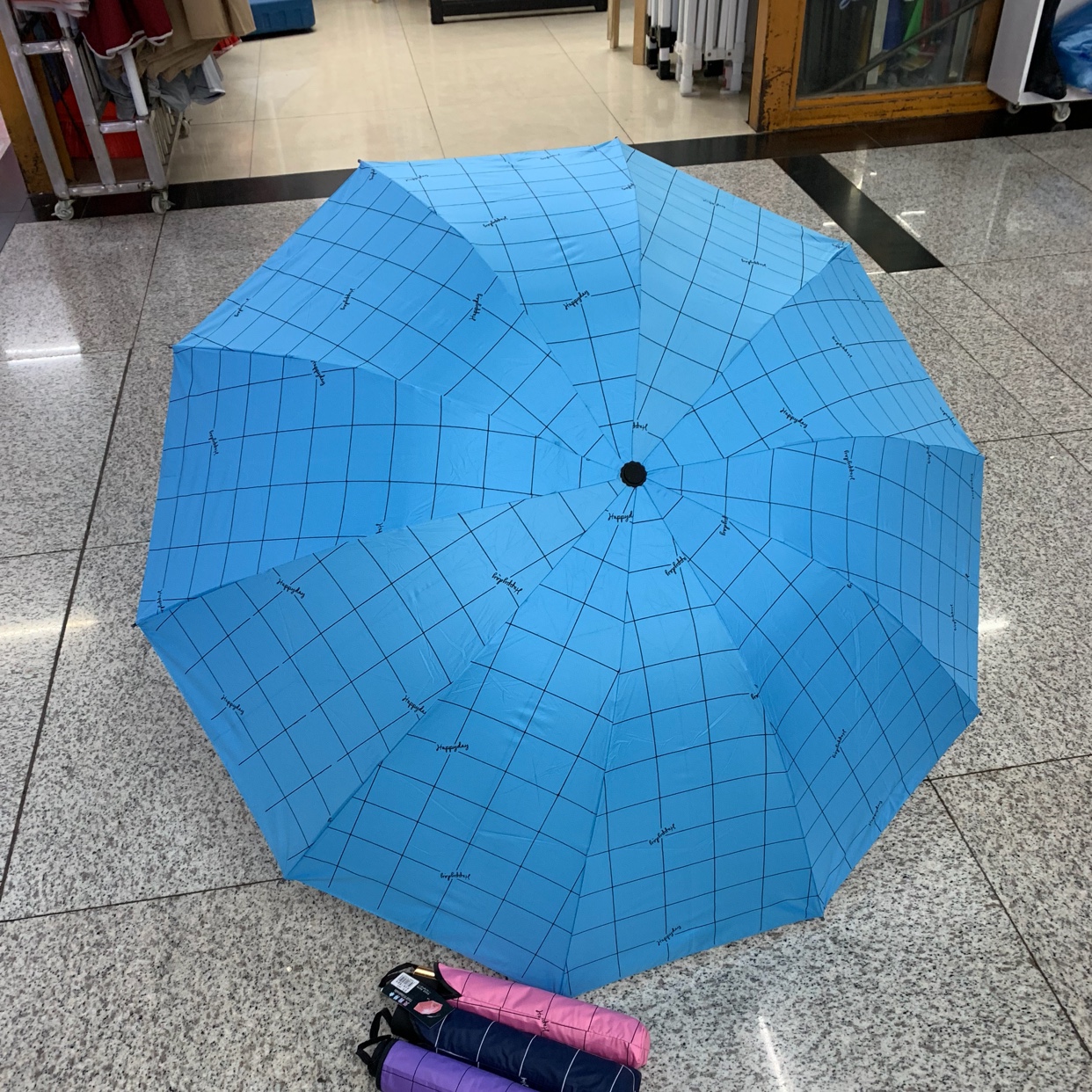 A 30% discount large-sized sunshade and sun protection umbrella