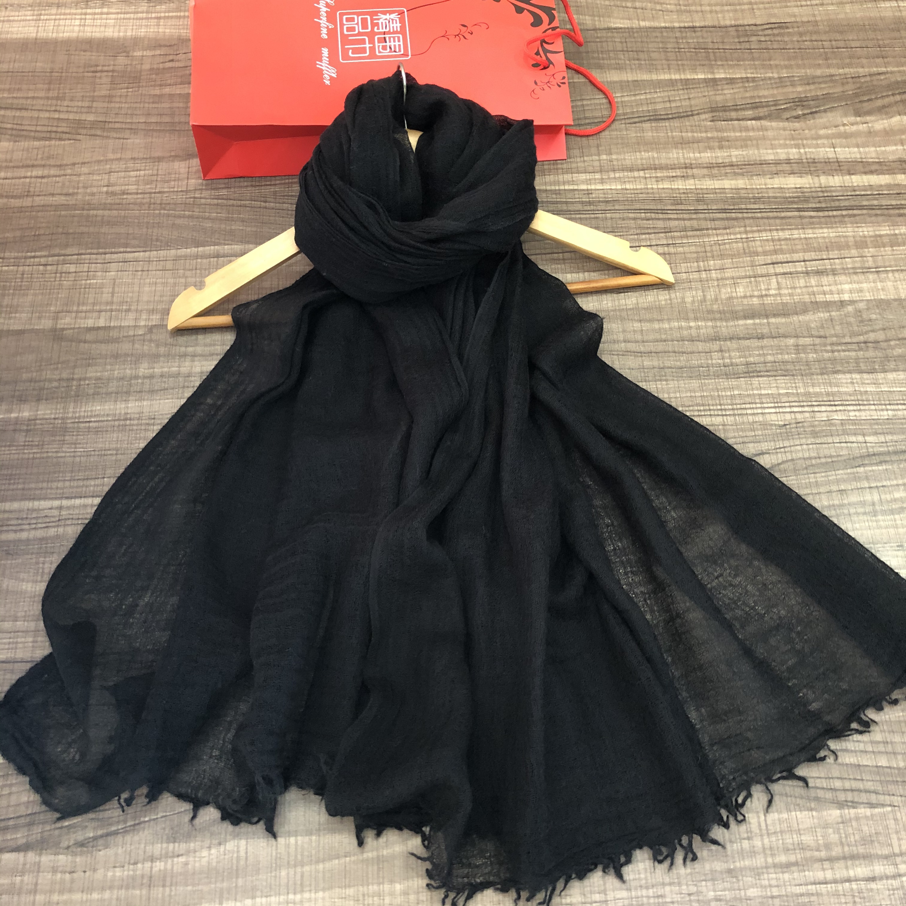 Qiu Dong vogue is recreational cotton hemp scarf, quality is good, color is much. undefined