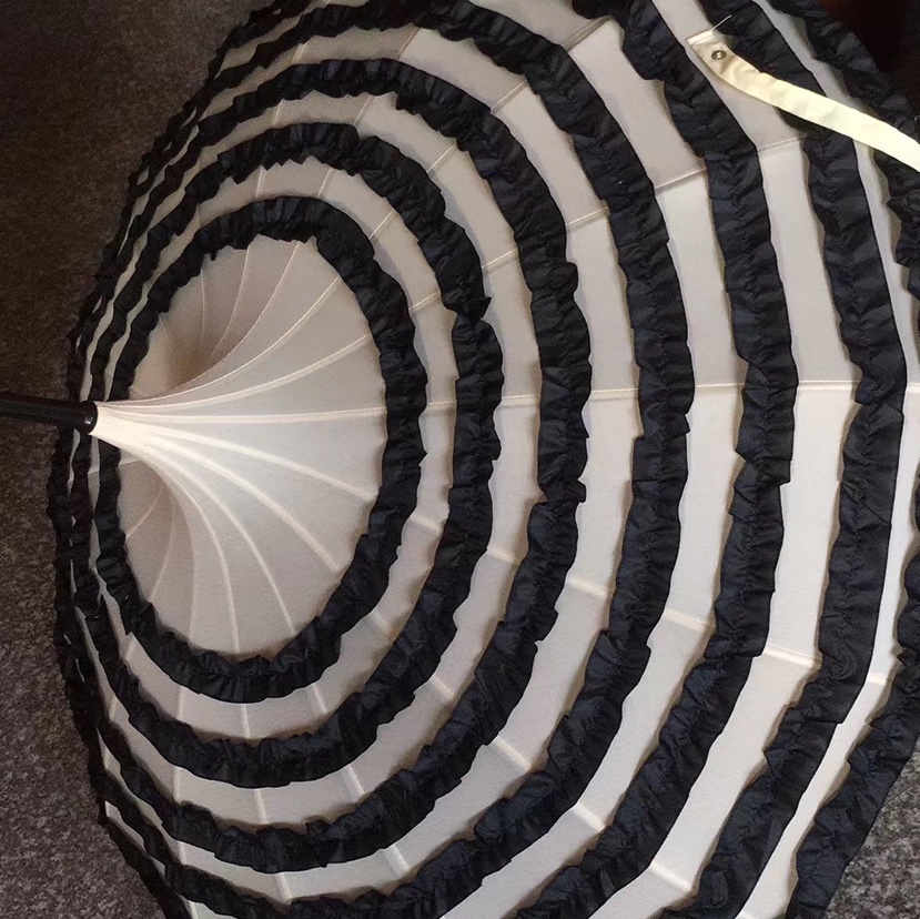 The pointed lace umbrella has a beautiful and ladylike style