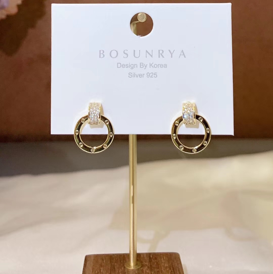 Best-selling stud earrings