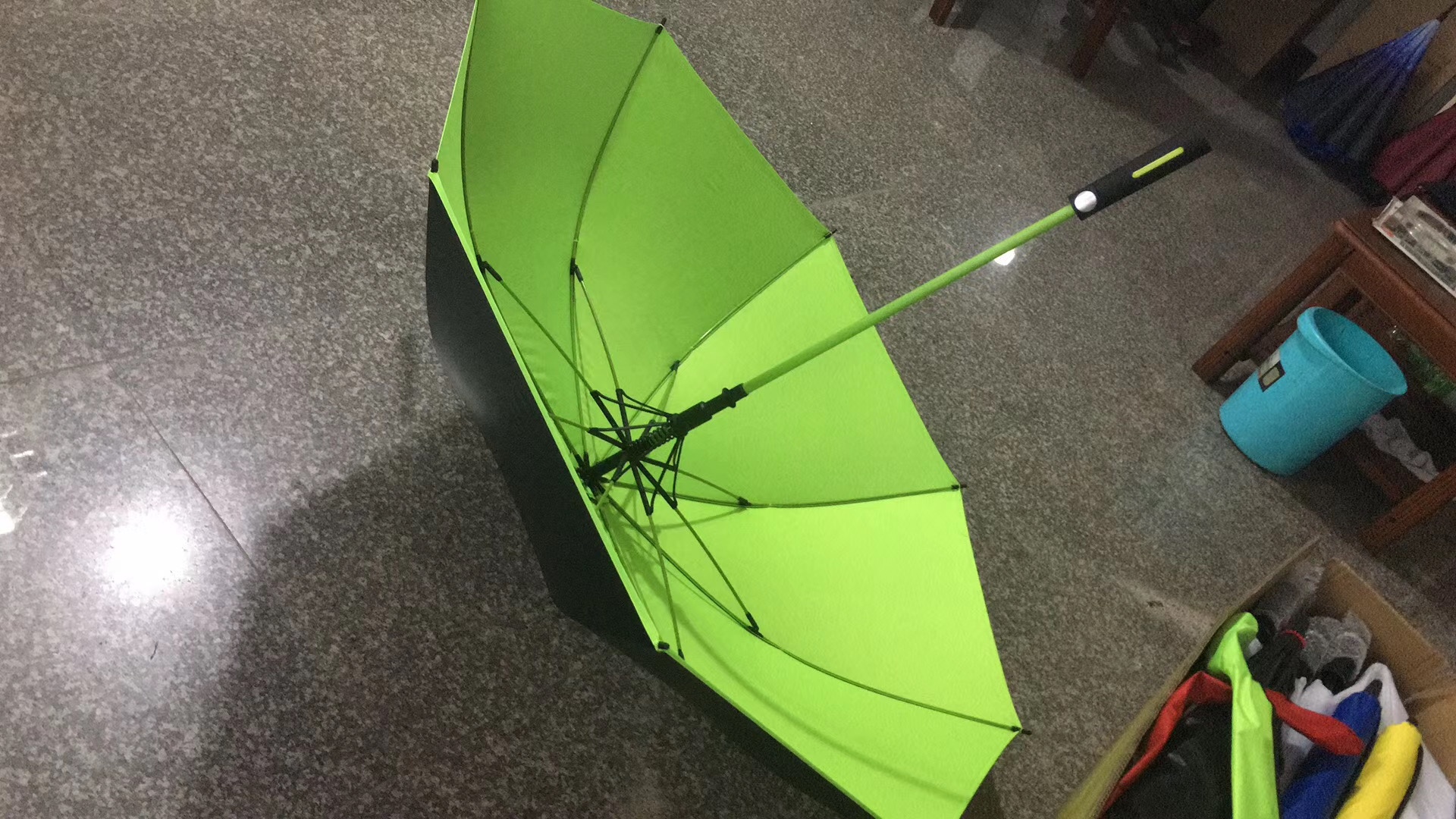 Fiber umbrellas come in a variety of colors Specification image