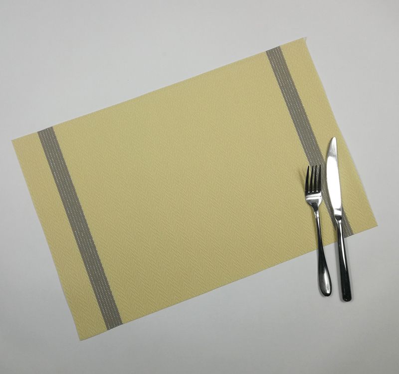 Simple Western Placemat European Pvc With Gold Wire Stripes Placemat Teslin Hotel Thickened Insulated Placemat In Stock Application Scenario