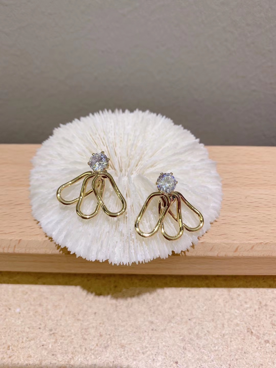 Simple and fashionable stud earrings Specification image