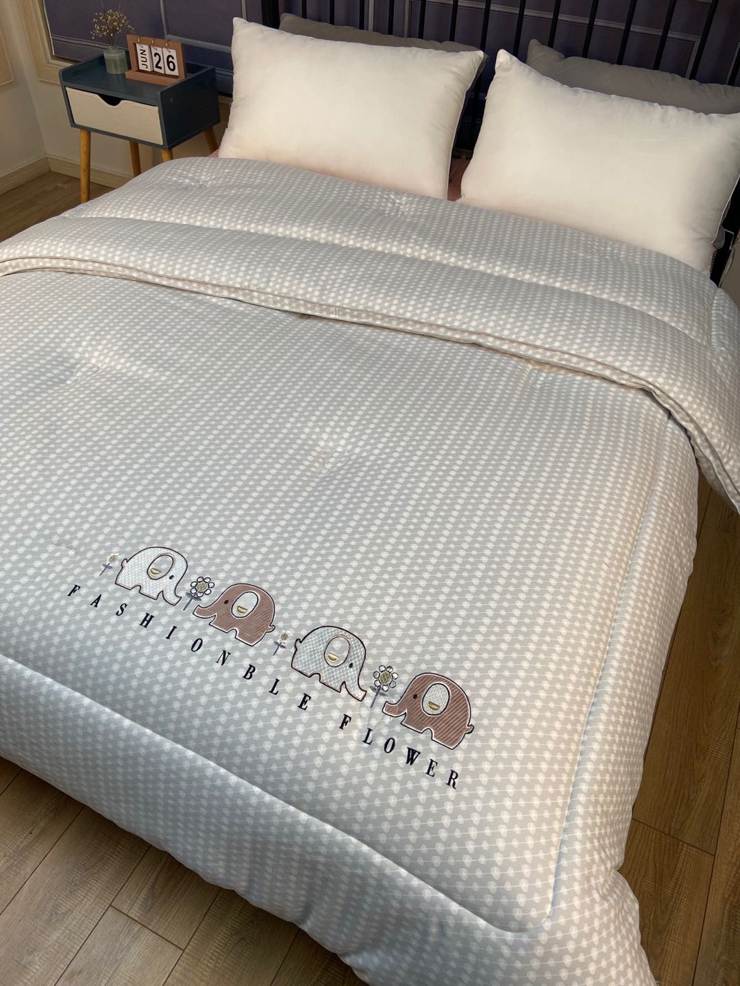 Bedding: Winter quilt undefined