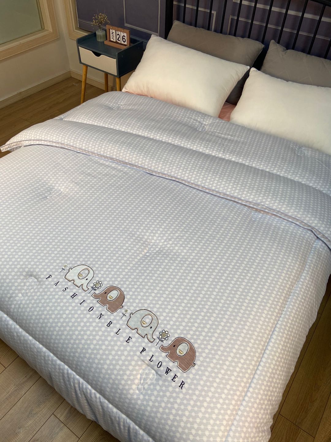 Bedding: Winter quilt undefined