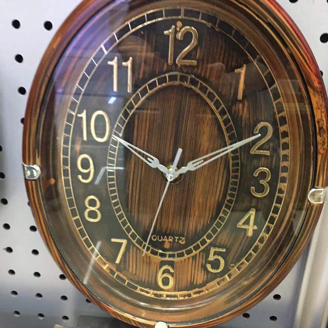 Small oval clock thumbnail