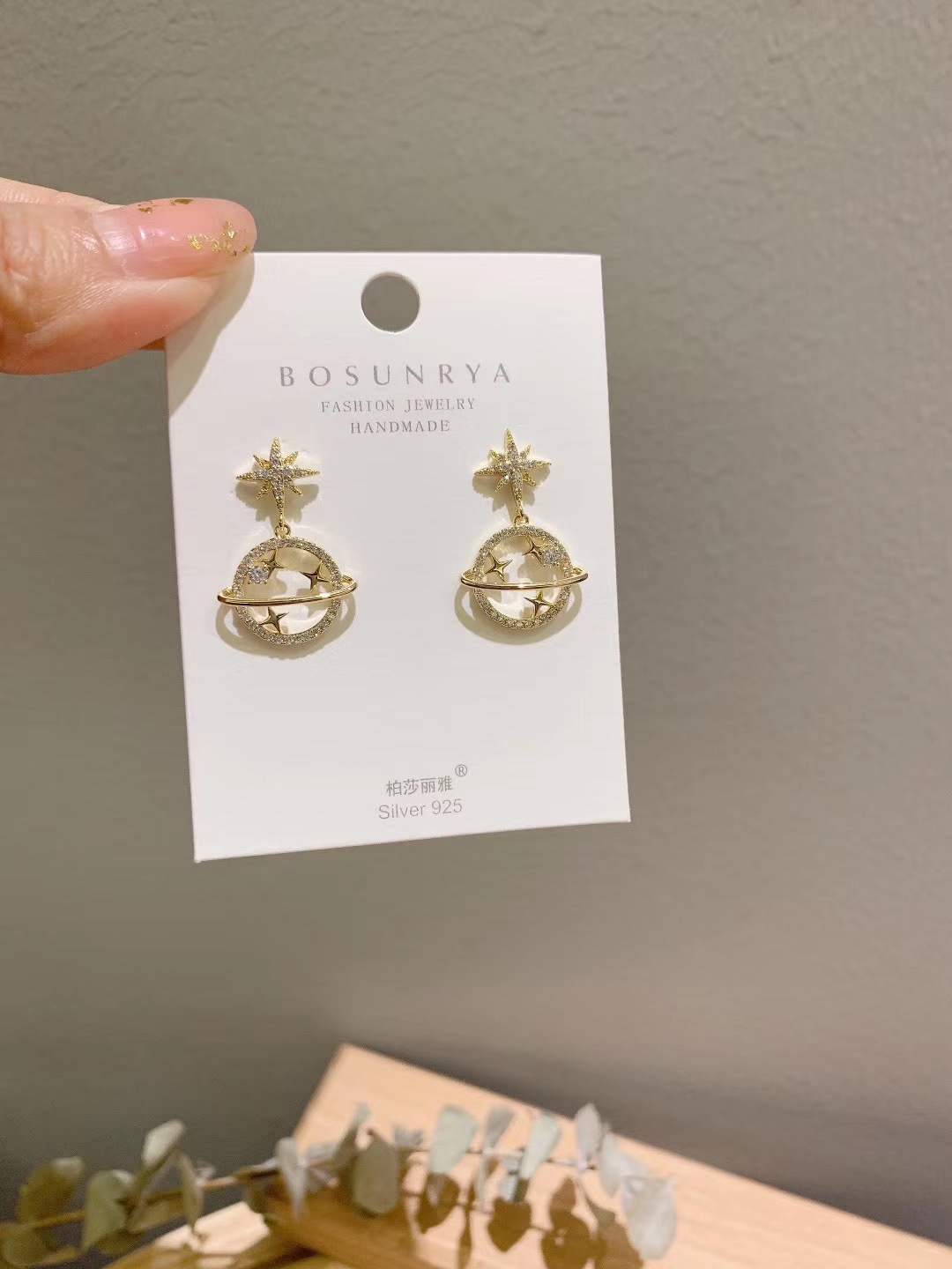 New minimalist earrings and earrings details Picture