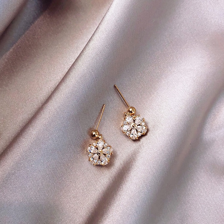 Romantic cherry blossoms, high-end light luxury zircon gold-plated earrings, autumn and winter chic girls' youthful earrings, Korean fresh earrings, jewelry earrings, tin earrings, tin earrings, tin earrings, tin earrings