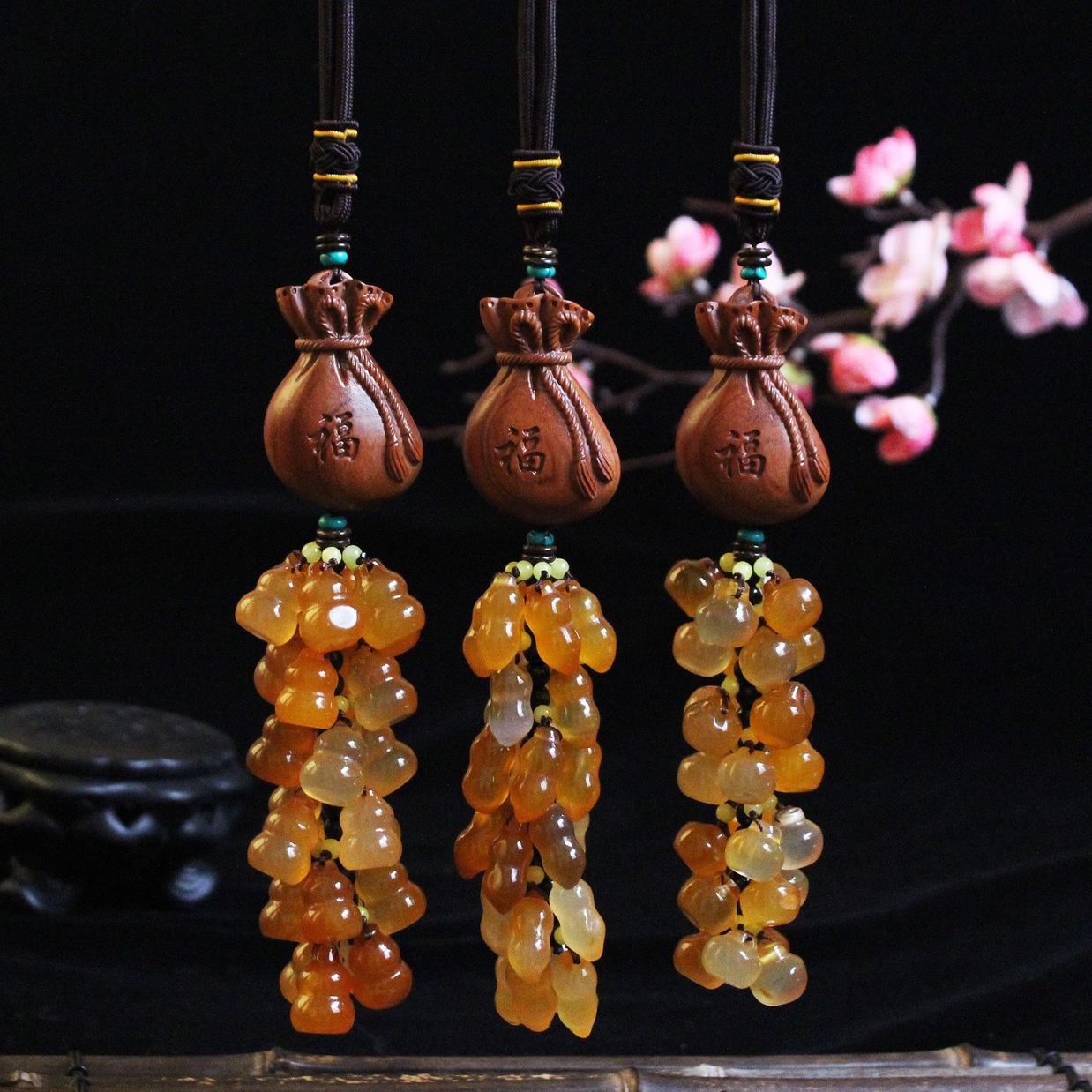 Chalcedony rosewood pendant