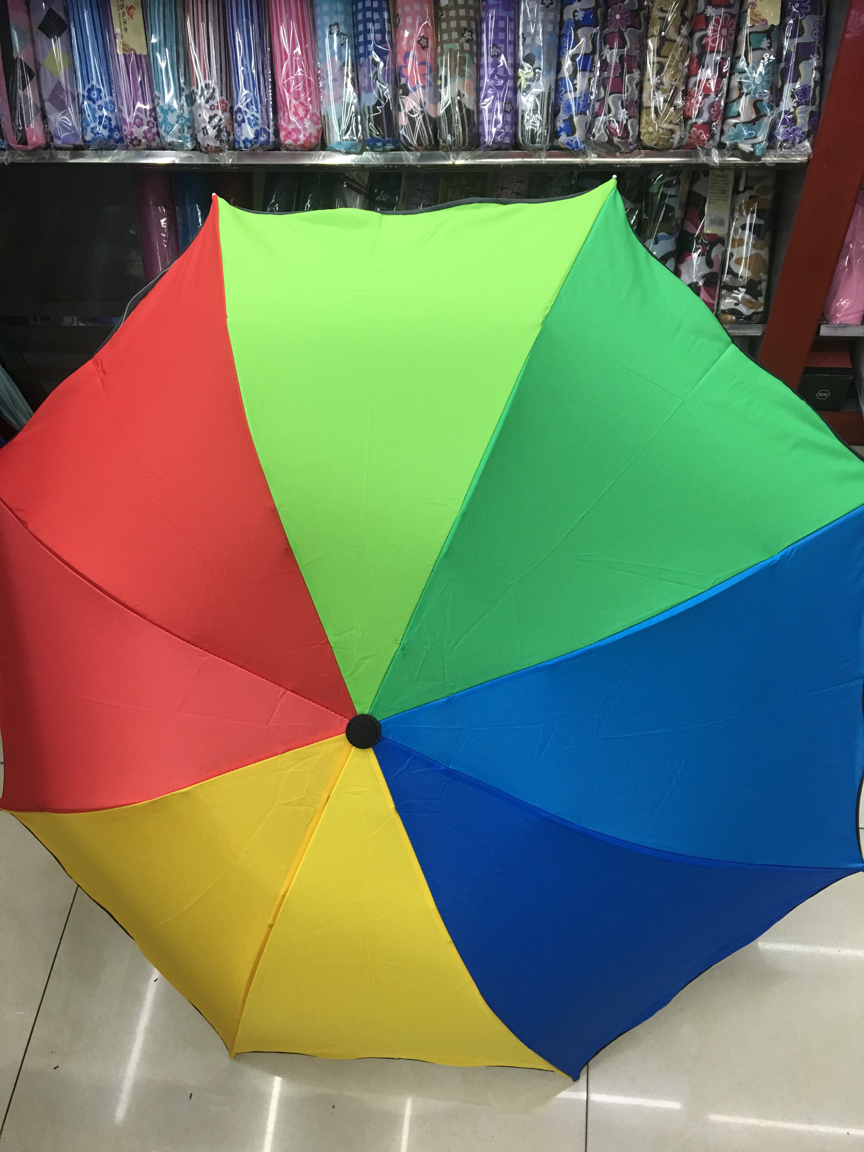 A 55-centimeter ruffled edge touches a rainbow three-fold umbrella Specification image