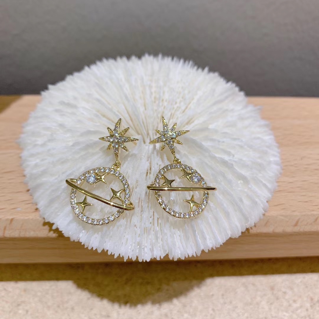New minimalist earrings and earrings
