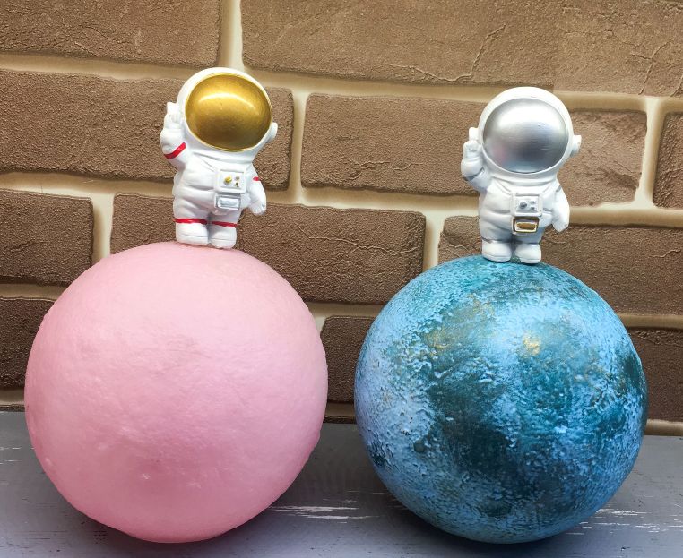 Astronaut Planet LED lights resin decorative home furnishings thumbnail