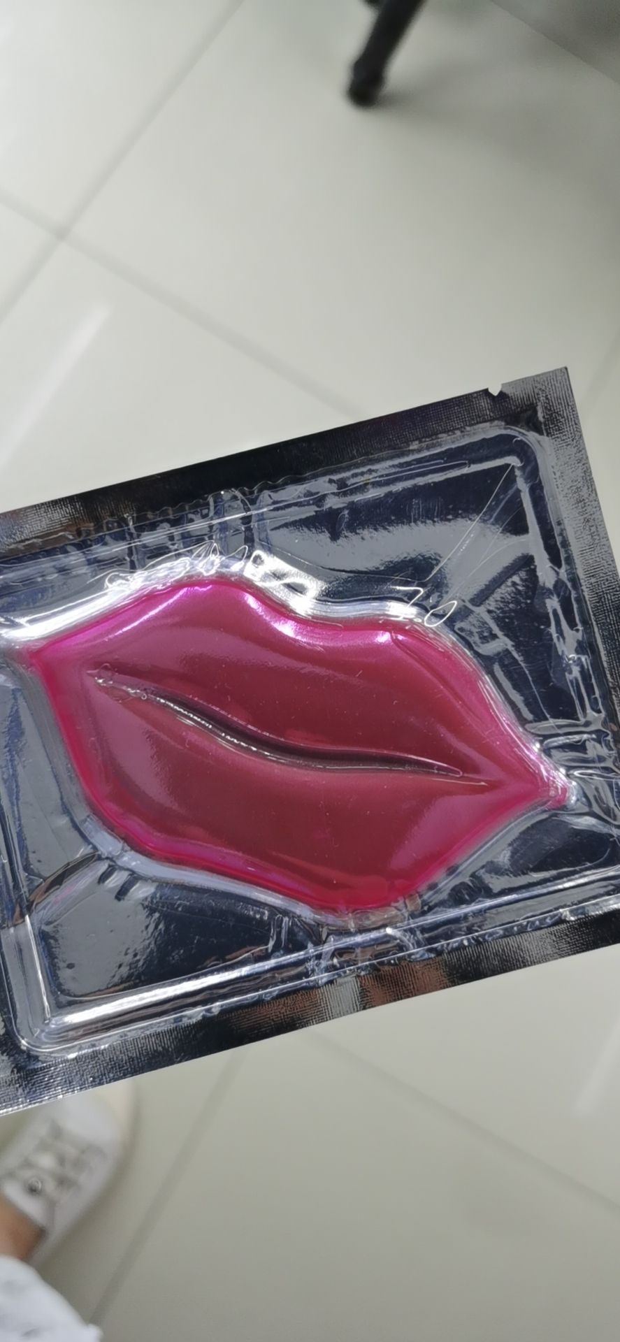 Collagen lip mask is used to desalinate lip lines, moisturize and remove dead skin, protect lips, and prevent chapping
