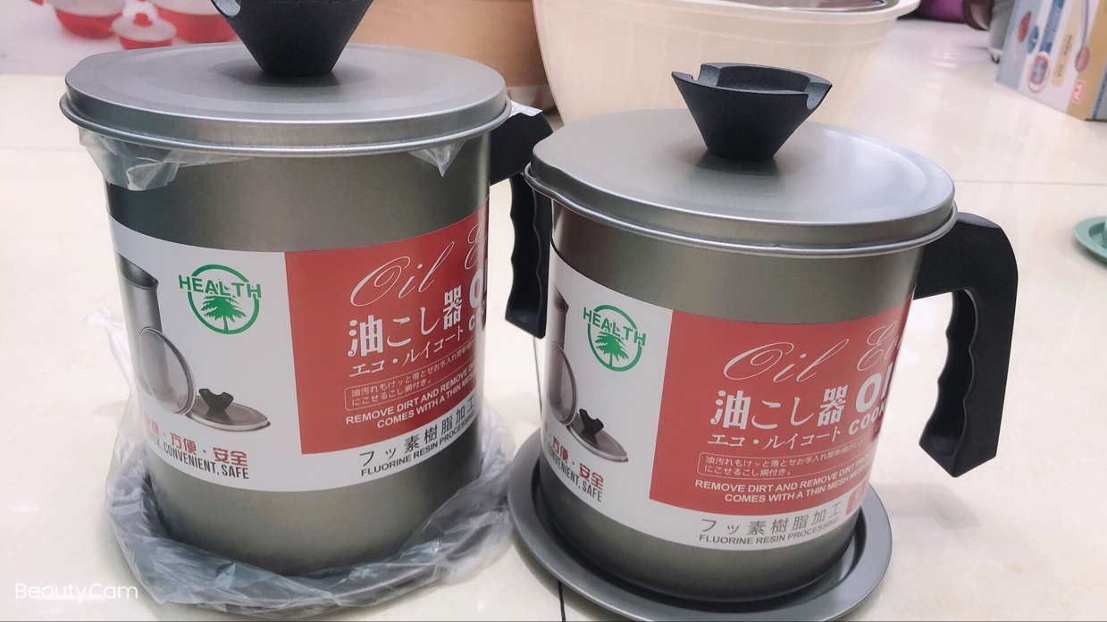 A leaking oil pot a nonstick pan a soup pot thumbnail