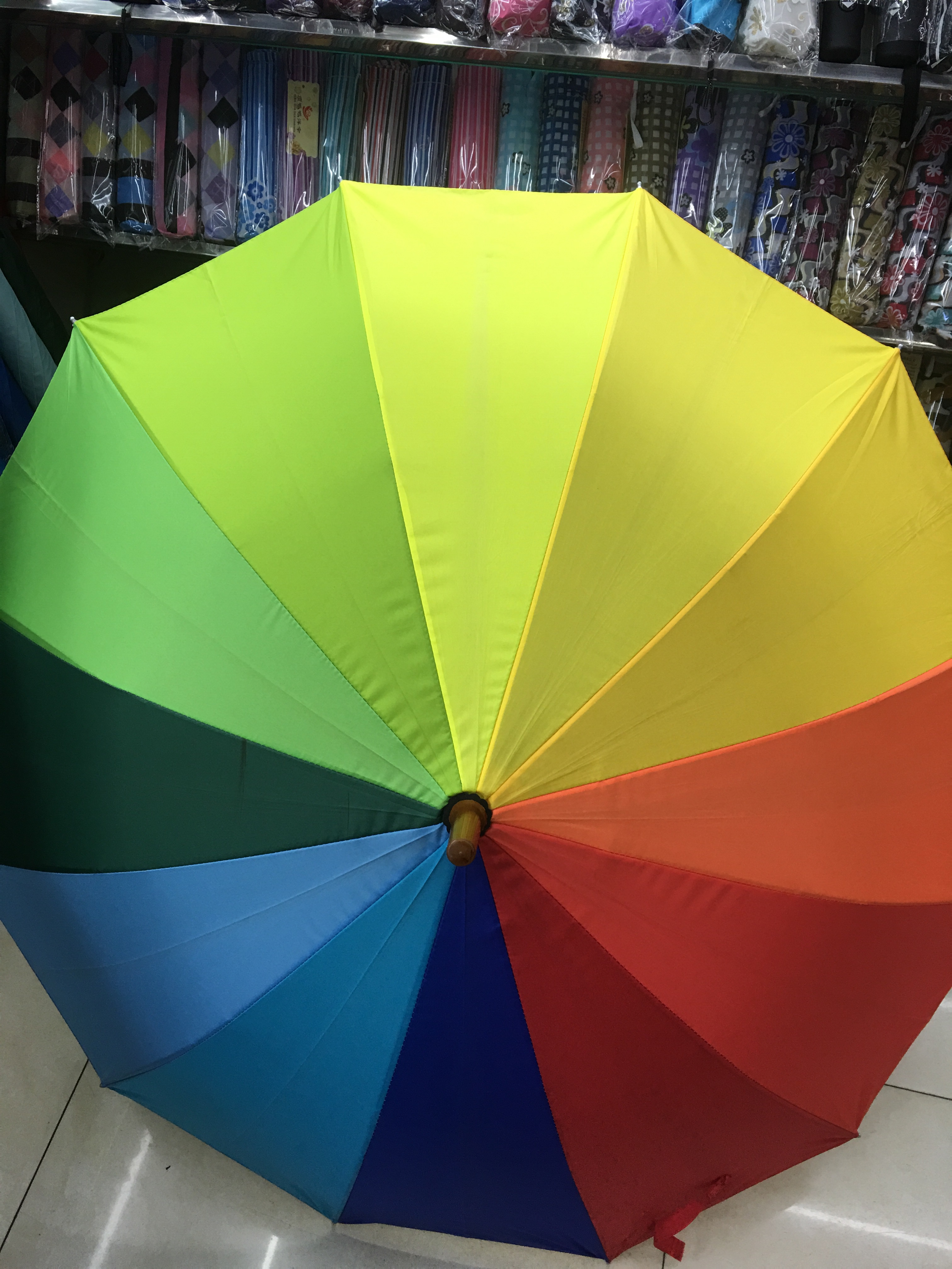 At 60 cm and 12k, a rainbow will bloom by itself when touched Item Picture