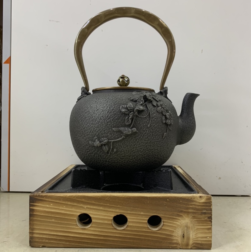 Old Teapot Old Iron Pot Relief Iron Pot Pure Hand-Made Iron Pot Copper Cover Copper Pot Teapot Enamel Tea Craft Set Manufacturers Direct Wholesale undefined