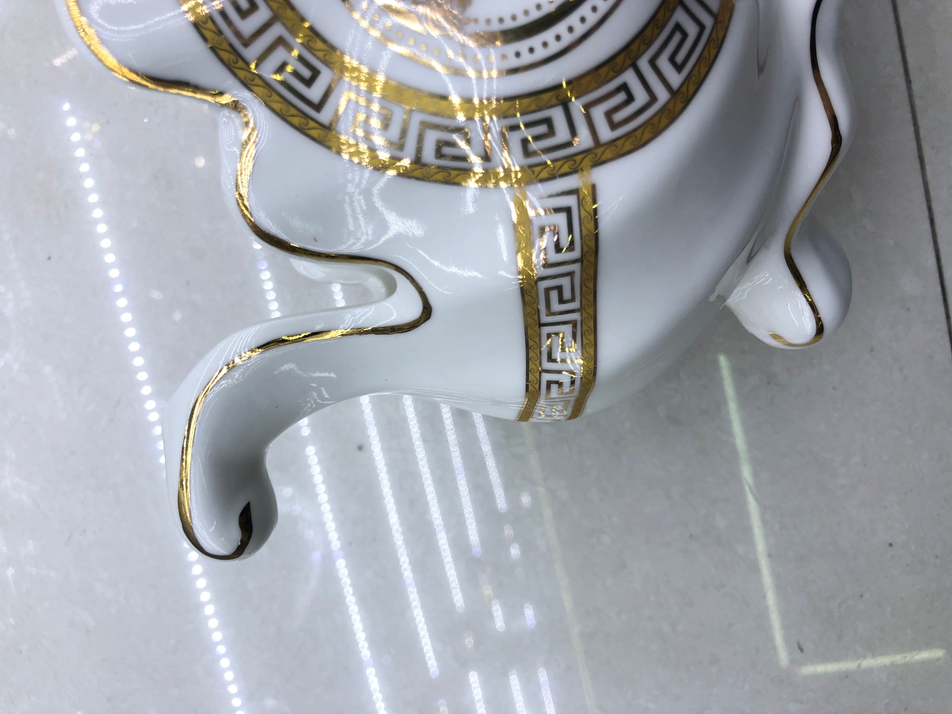 غرفة المعيشة العصرية مزخرفة بأوعية اوروپو ١٢٢٤ detail image 4