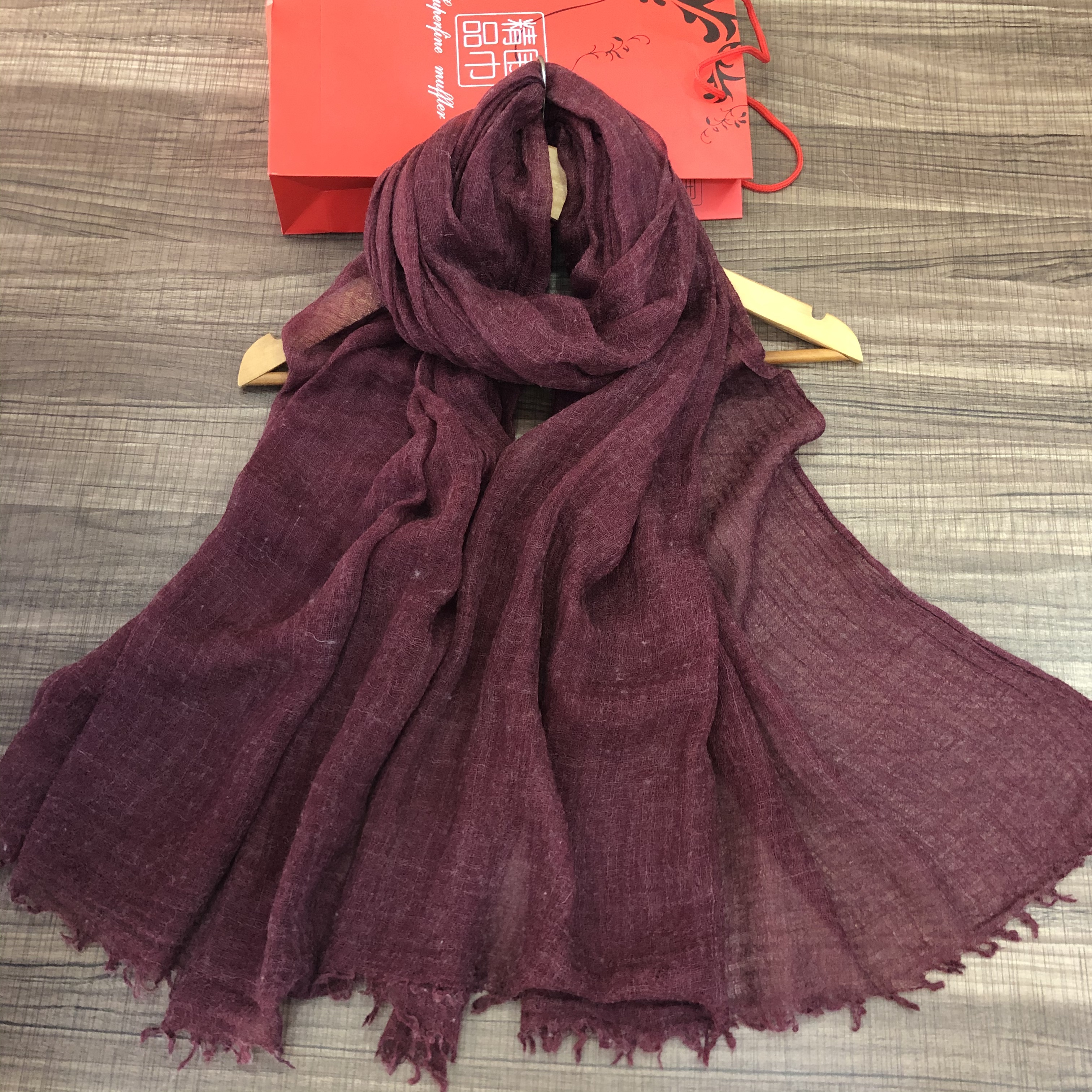 Qiu Dong vogue is recreational cotton hemp scarf, quality is good, color is much. undefined