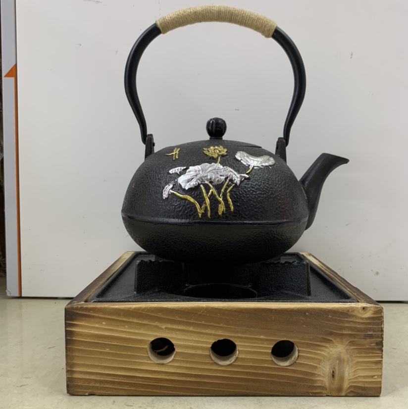 Old Teapot Old Iron Pot Relief Iron Pot Pure Hand-Made Iron Pot Copper Cover Copper Pot Teapot Enamel Tea Craft Set Manufacturers Direct Wholesale Application Scenario