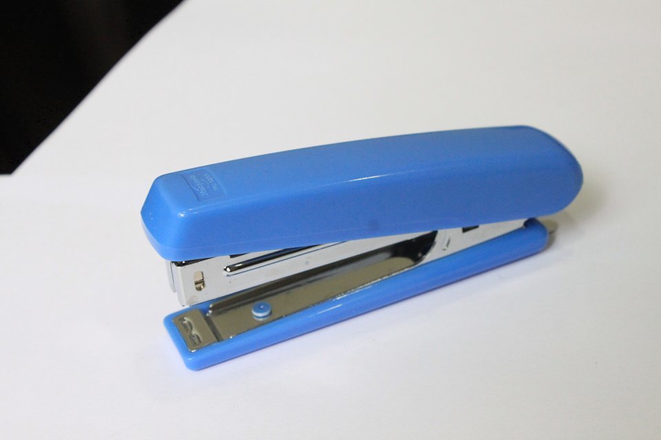 209 Stapler needle 10 thumbnail