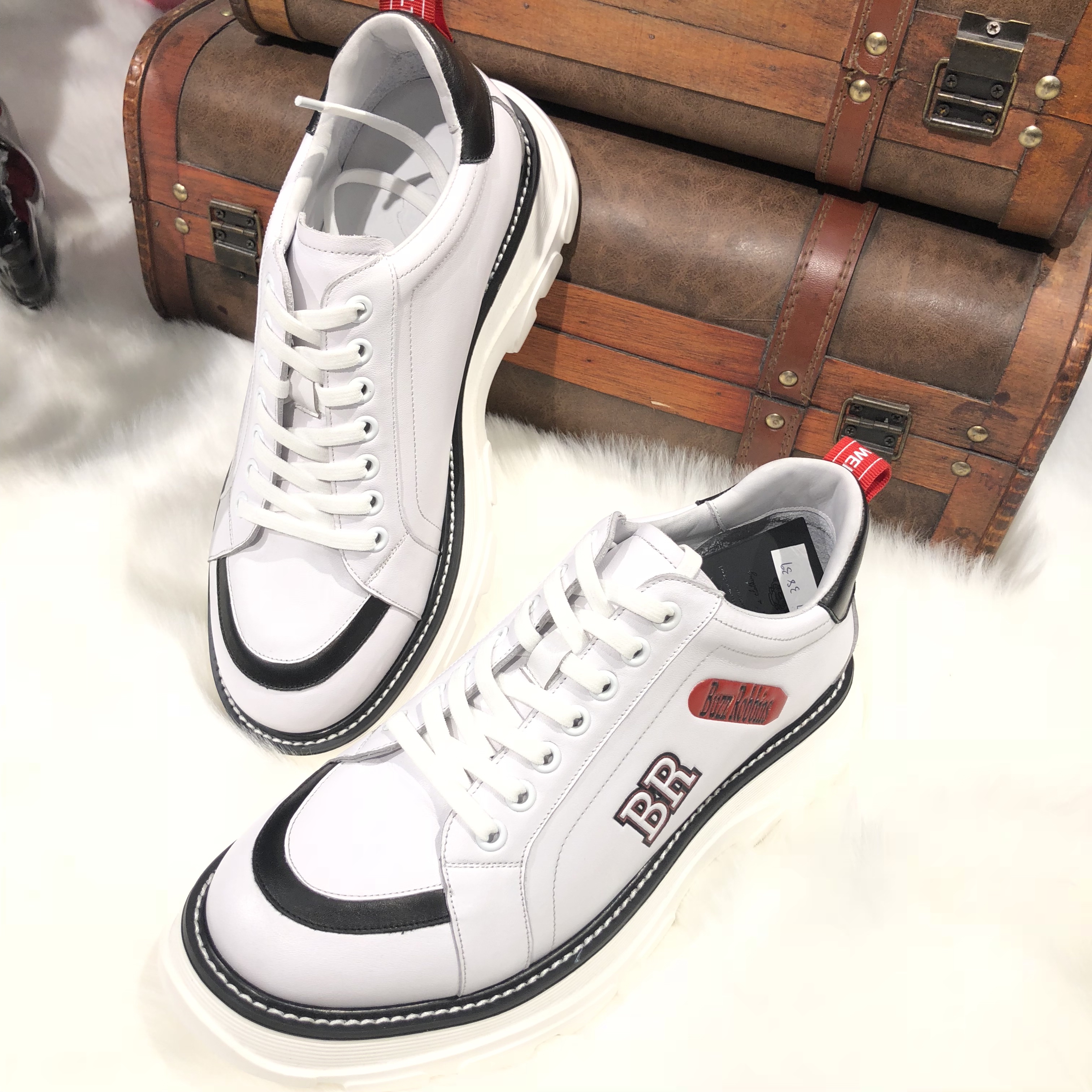 意大利潮牌英伦风鞋子细节图